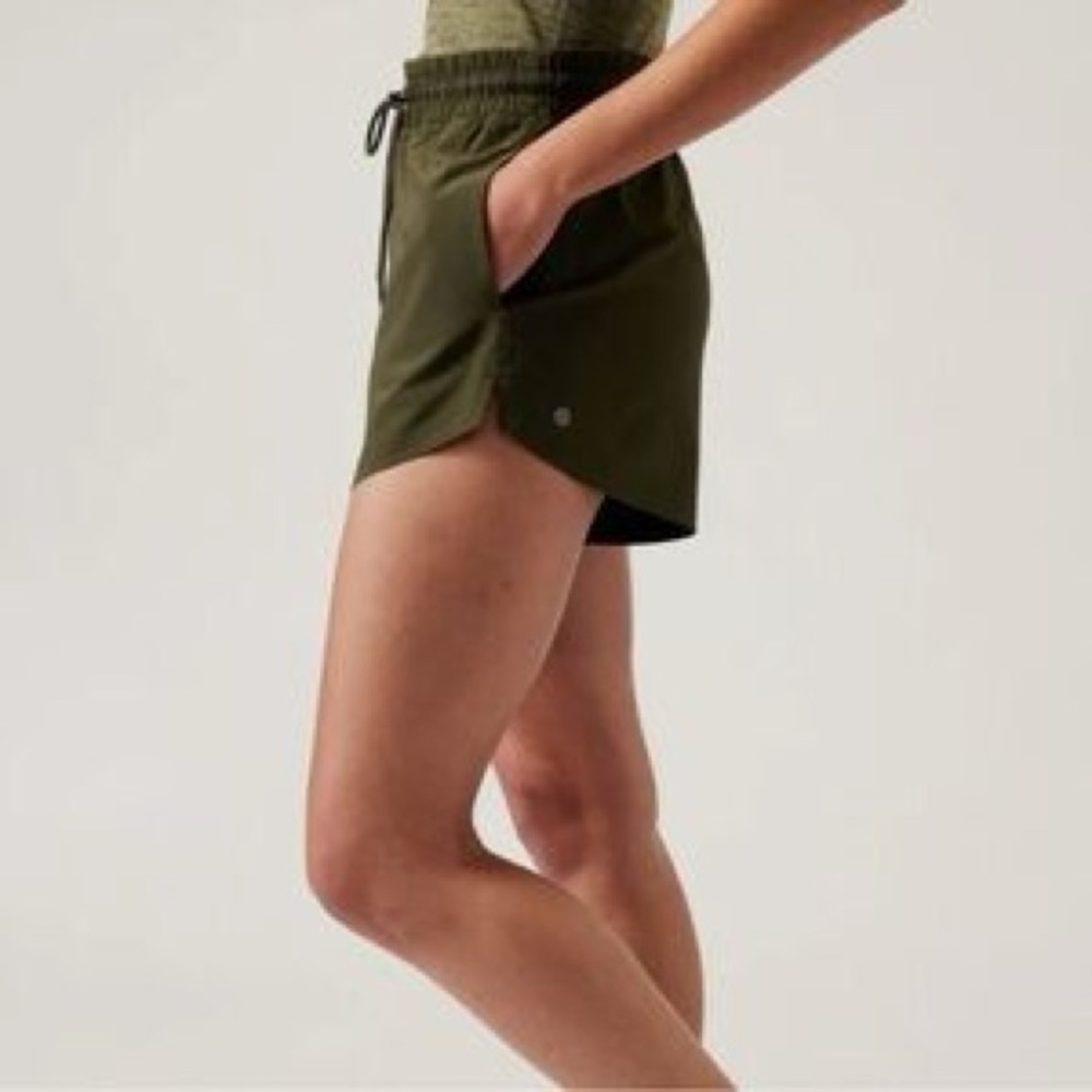 Athleta Crossroads Short Euc Small - image 3